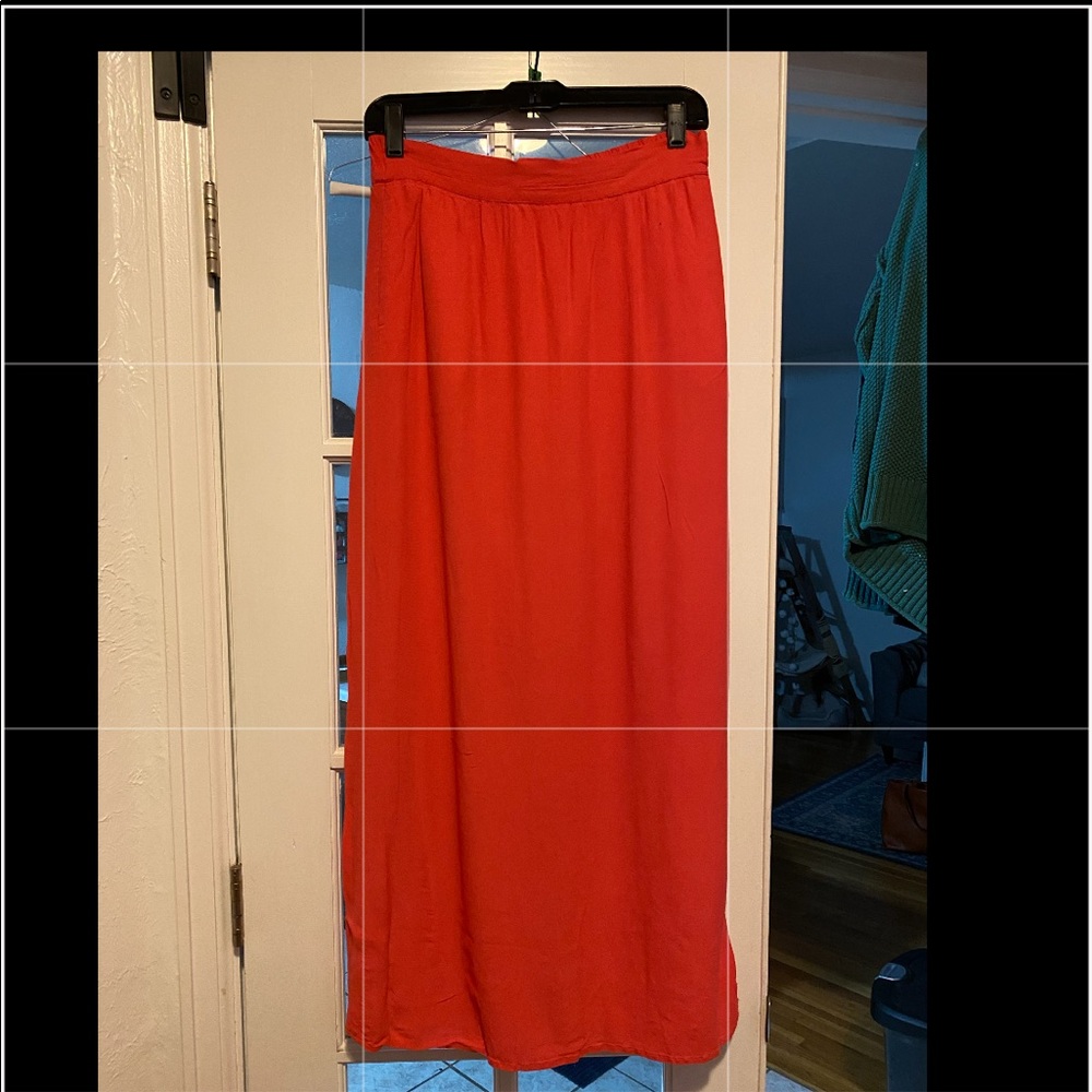 Coral skirt with adorable side skits and pockets!